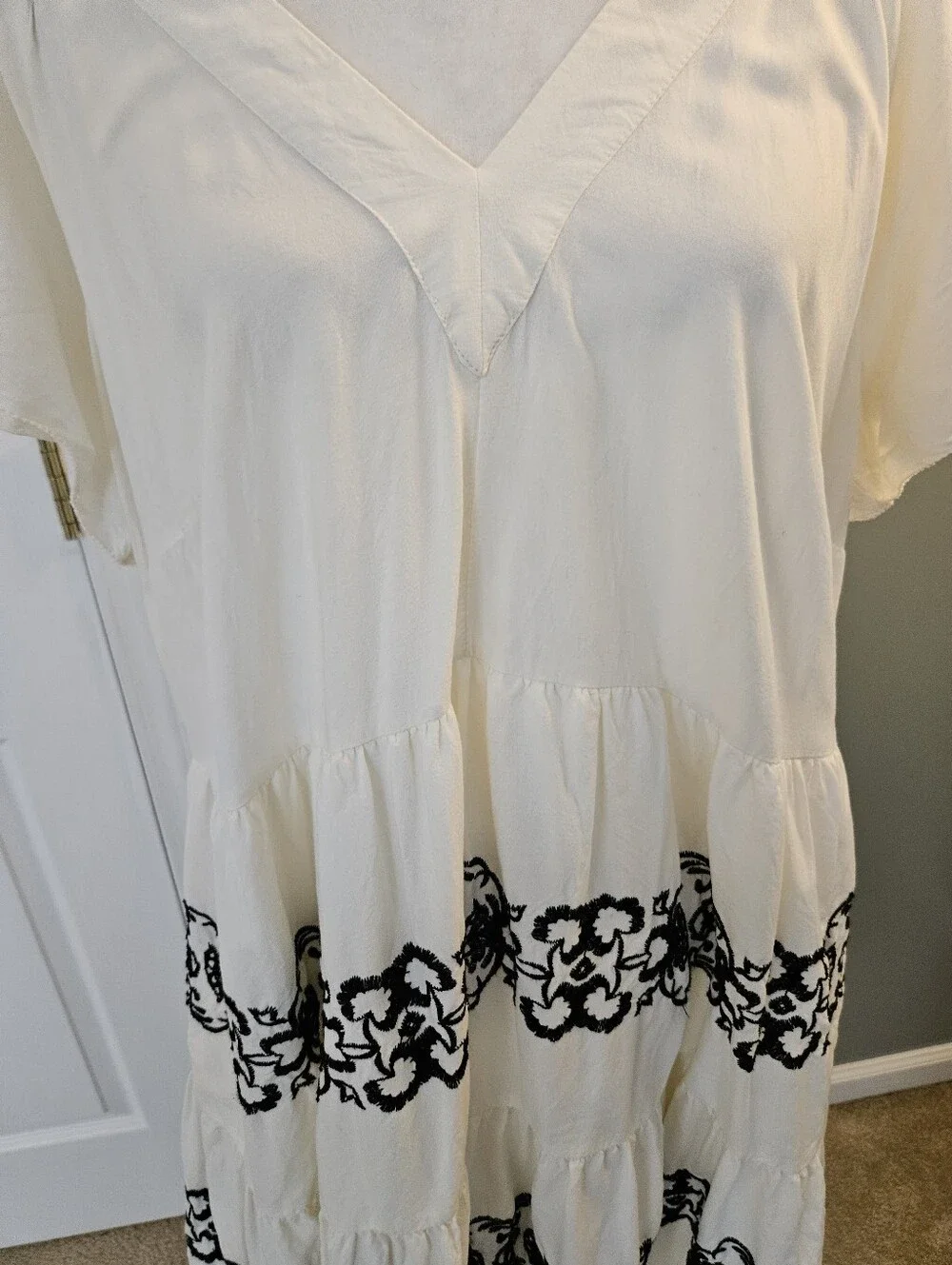 Old Navy Cream Midi Dress with Black Embroidered Floral Design Size XL Pockets - Picture 10 of 13